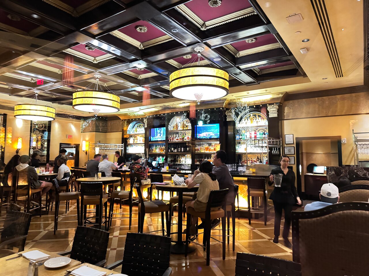 Grand Lux Cafe