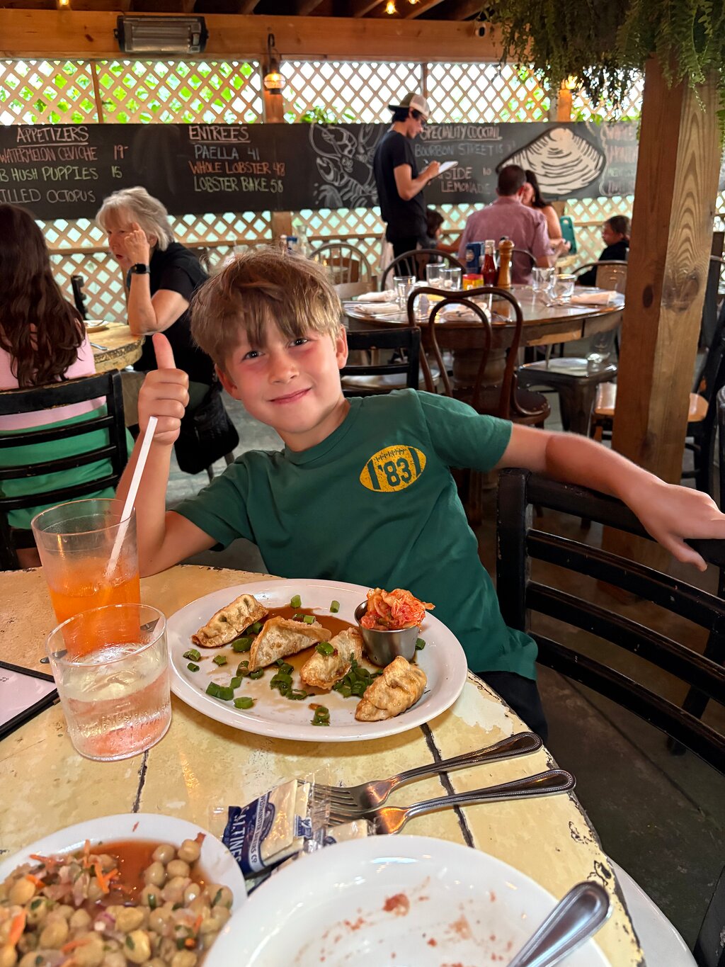 Quahog's Seafood Shack (and bar)