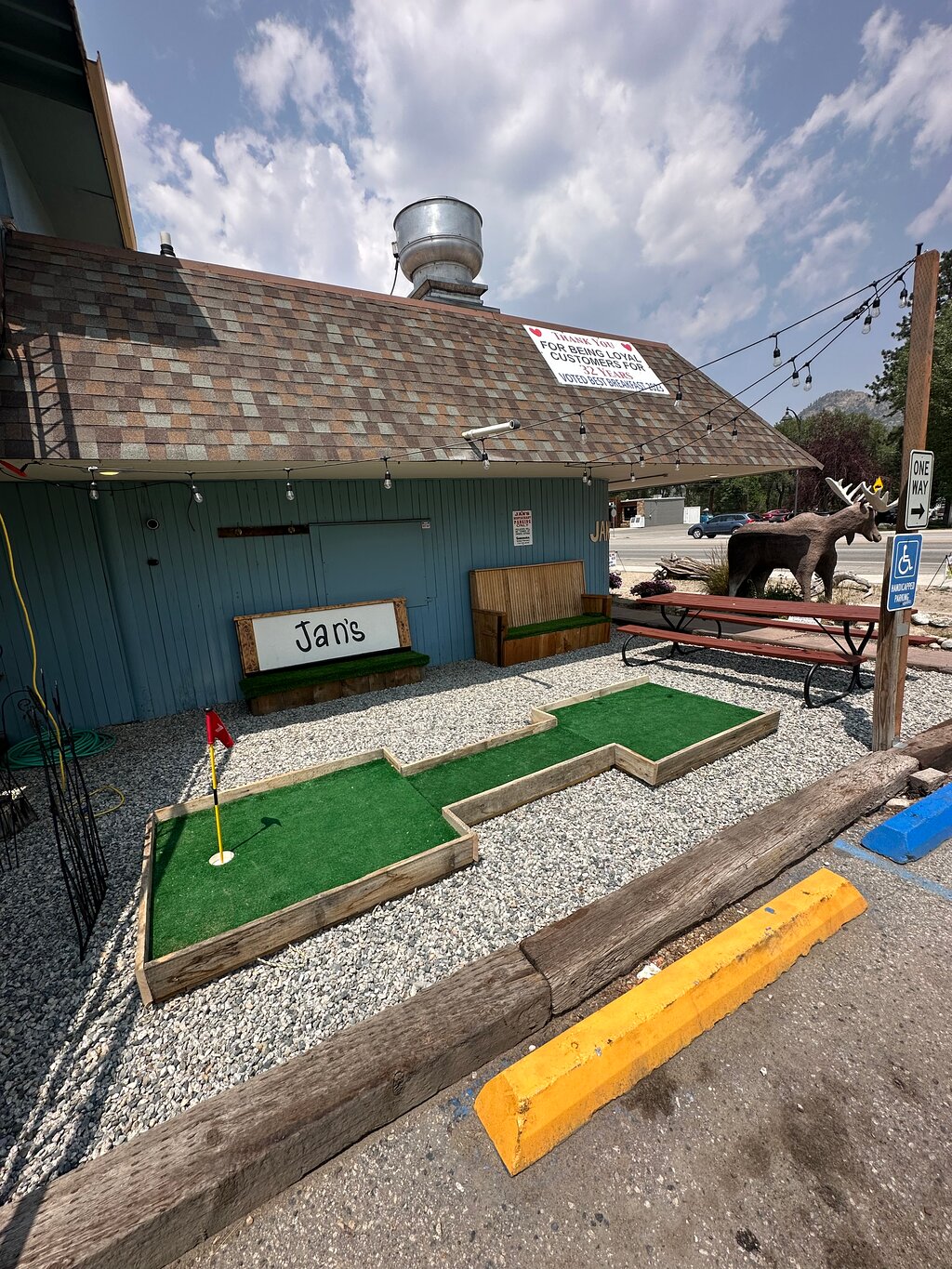 Jan's Family Restaurant and Lounge
