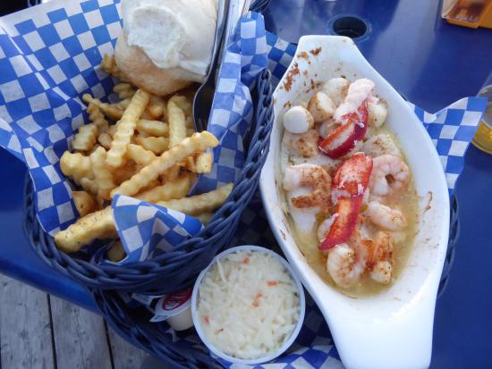 Captain Dan's Seafood Patio Bar