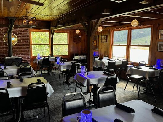Trailways Inn
