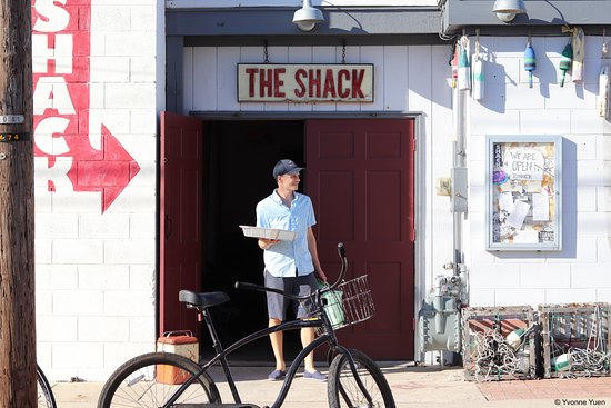 Quahog's Seafood Shack (and bar)