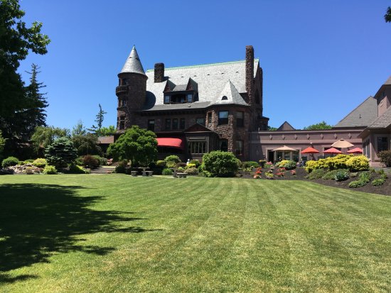 Edgar’s Restaurant in the Castle