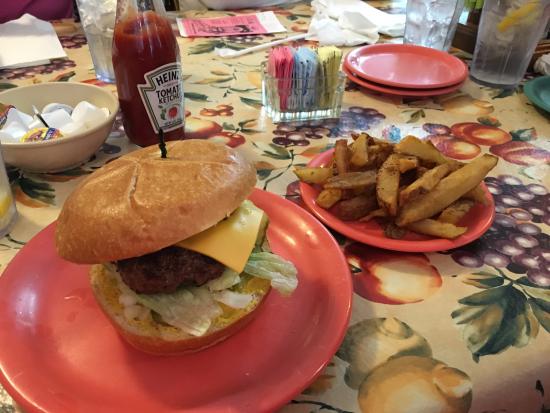 Yana's Ye Olde Drugstore Restaurant