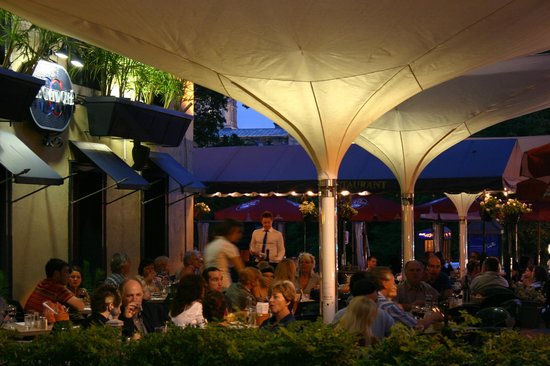 Le Grand Cafe