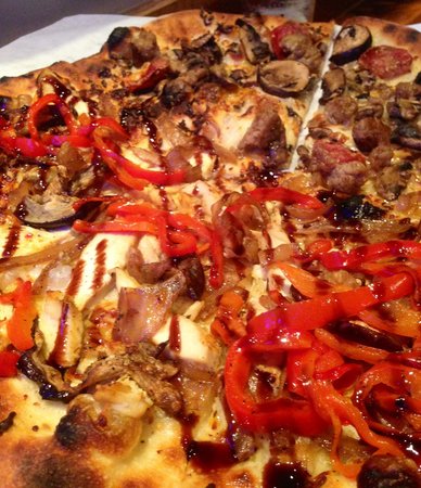 Max & Leos Artisan Pizza