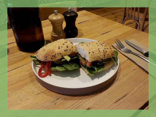 Pepperstone Cafe
