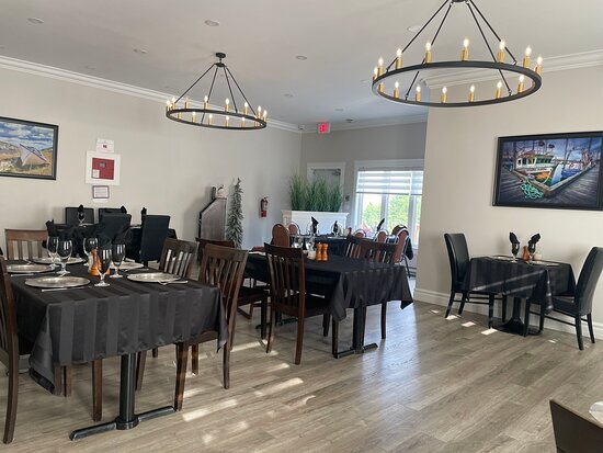Roys Pub , Dining & Motel