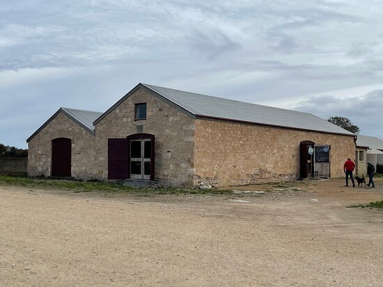 Mt Dutton Bay Woolshed Cafe & Gallery