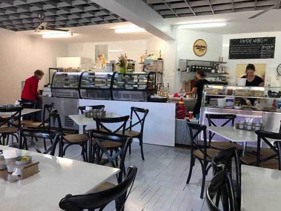 EClairs Coffe Shop