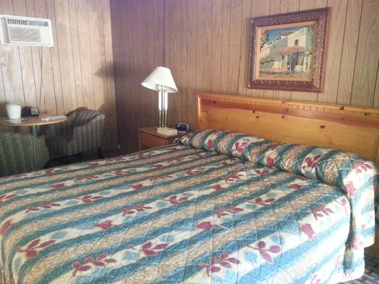Coach N Four Motel
