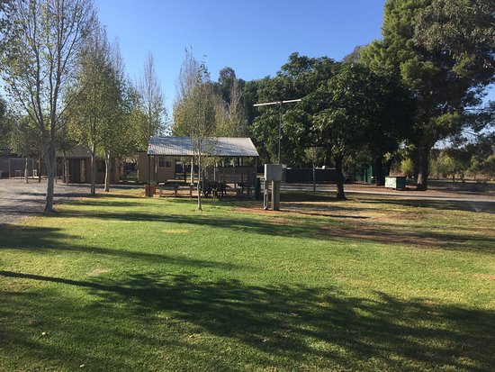 Carinya Cabins & Caravan Park