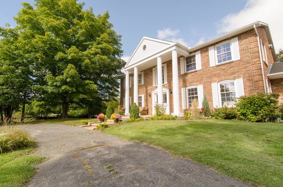 Windsong Manor Bed & Breakfast