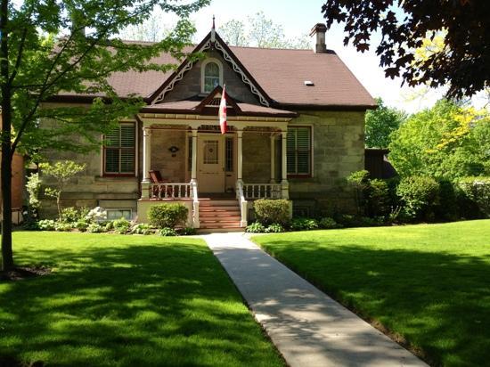 The Homestead 1867 Bed & Breakfast