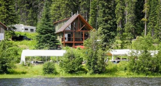 Dee Lake Wilderness Resort
