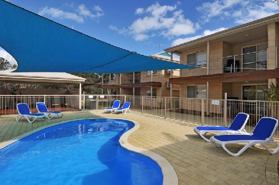 Lakeside Holiday Apartments