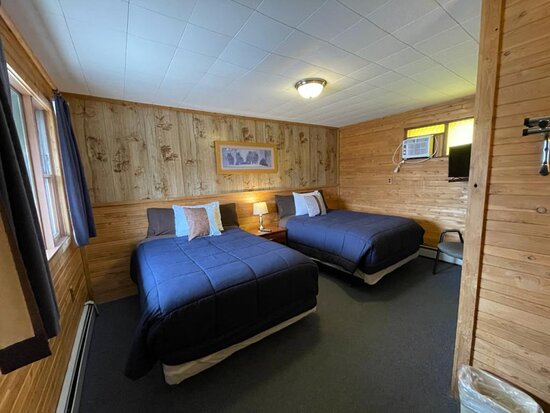 Lyon's Motel and Lodge