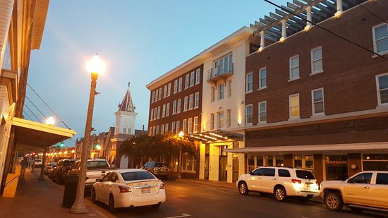 Alluvian Hotel
