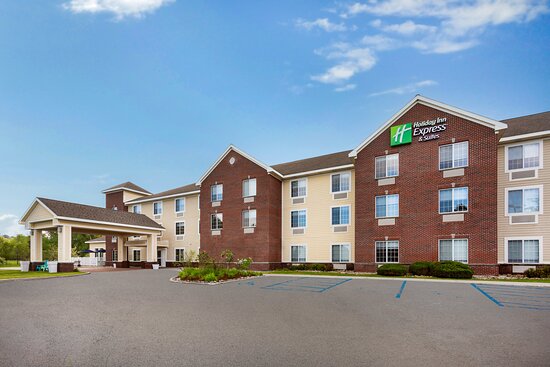 Holiday Inn Express & Suites Acme-Traverse City, an IHG hotel