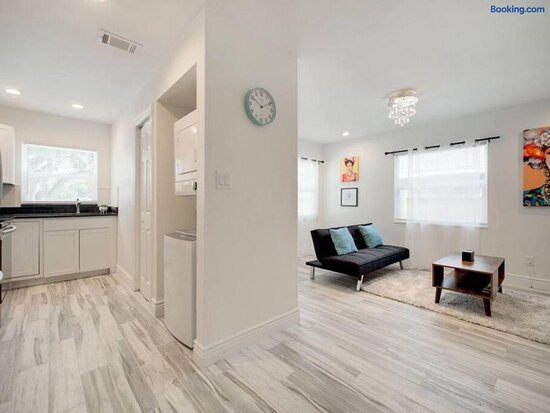 Modern Bayshore Home 46