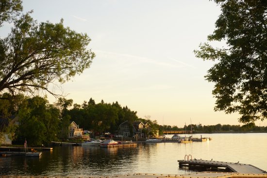 Rainy Lake Inn at Tara's Wharf