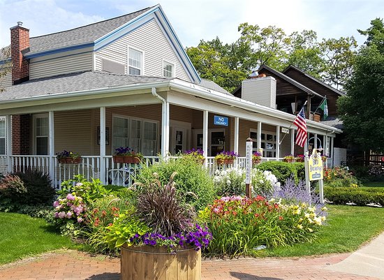 Glen Arbor Bed & Breakfast and Cottages