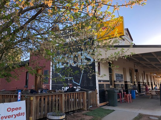Gooloogong Hotel