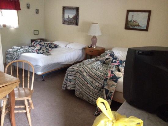 Foothills Motel & Cafe