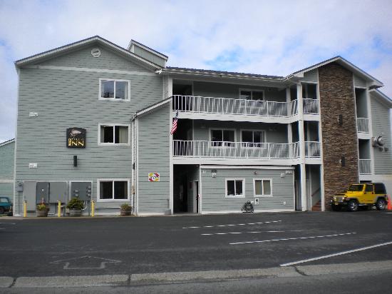 Longliner Lodge and Suites