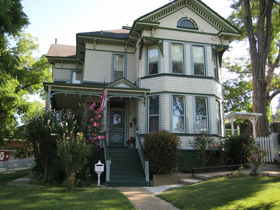 Golden Dreams Inn