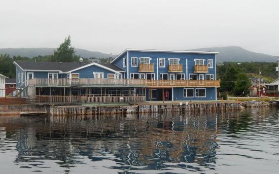 By The Sea Inn & Cafe