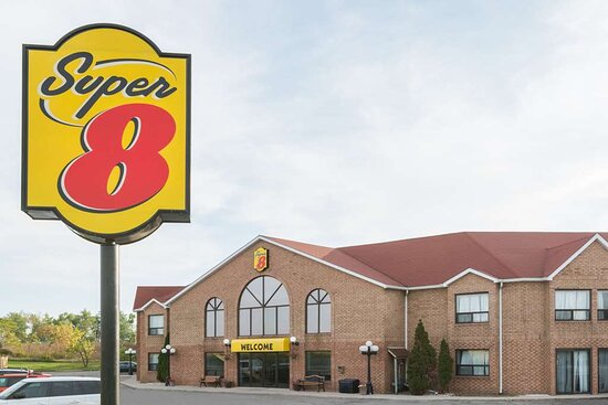 Super 8 by Wyndham Mt Hope Hamilton Intl Arpt on