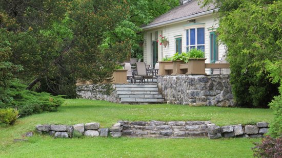 Strawberry Hill Inn & Chalets