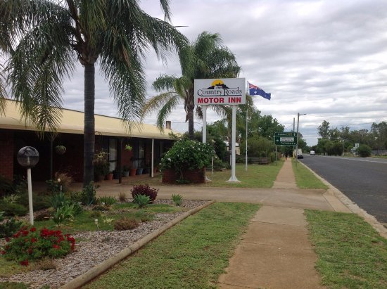 Country Roads Motor Inn