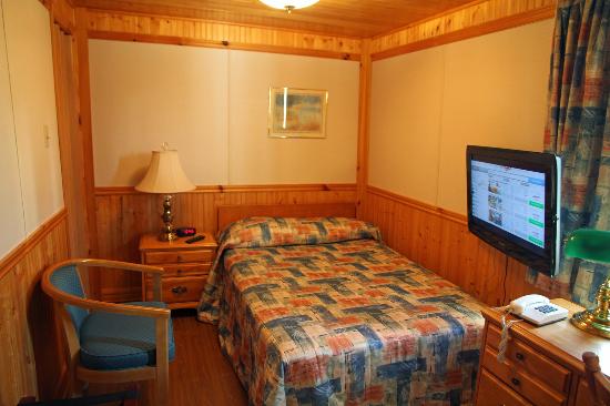 Four Seasons Inn & Motel