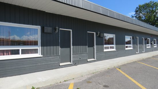 M Motel & Suites