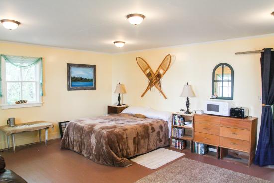 Silver Fin Lakefront Inn