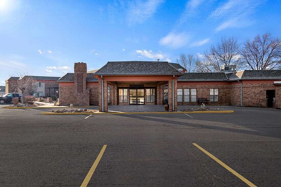 Suburban Studio Kansas City Airport North