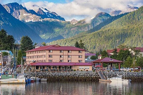 Totem Square Hotel & Marina