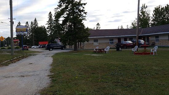 Great Lakes Motel