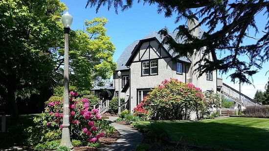 Maitland Manor Bed & Breakfast