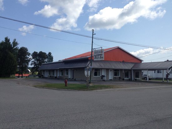 Moosehorn Motel & Cottage Rentals