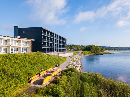 Terrace Bay Hotel - Lakefront