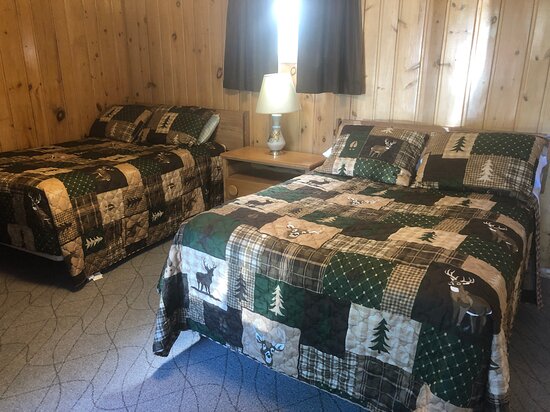 Tall Pines Motel