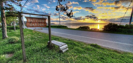Bayview Garden - Oceanfront Guesthouse