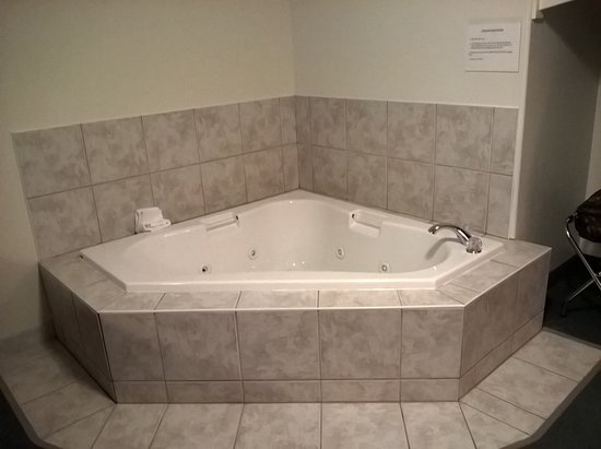 Aurora Park Inn & Suites