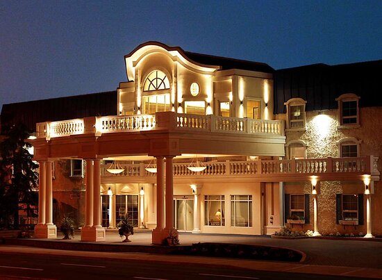 Chateau Louis Hotel & Conference Centre