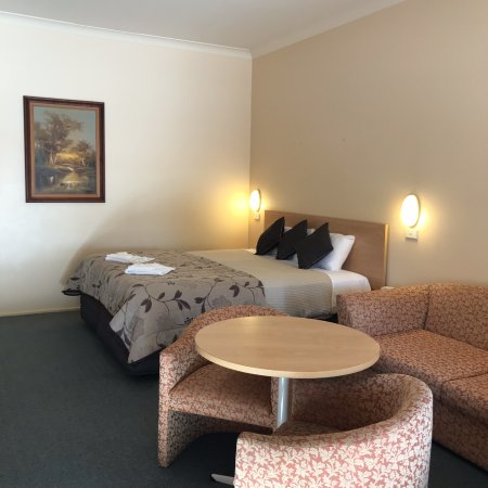 Country Gardens Motor Inn