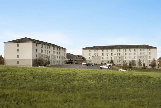 Bakken Airport Hotel & Suites XWA