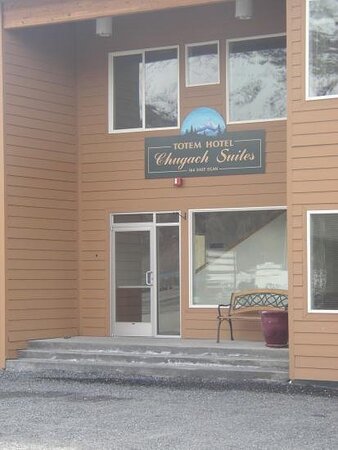 Totem Hotel and Suites
